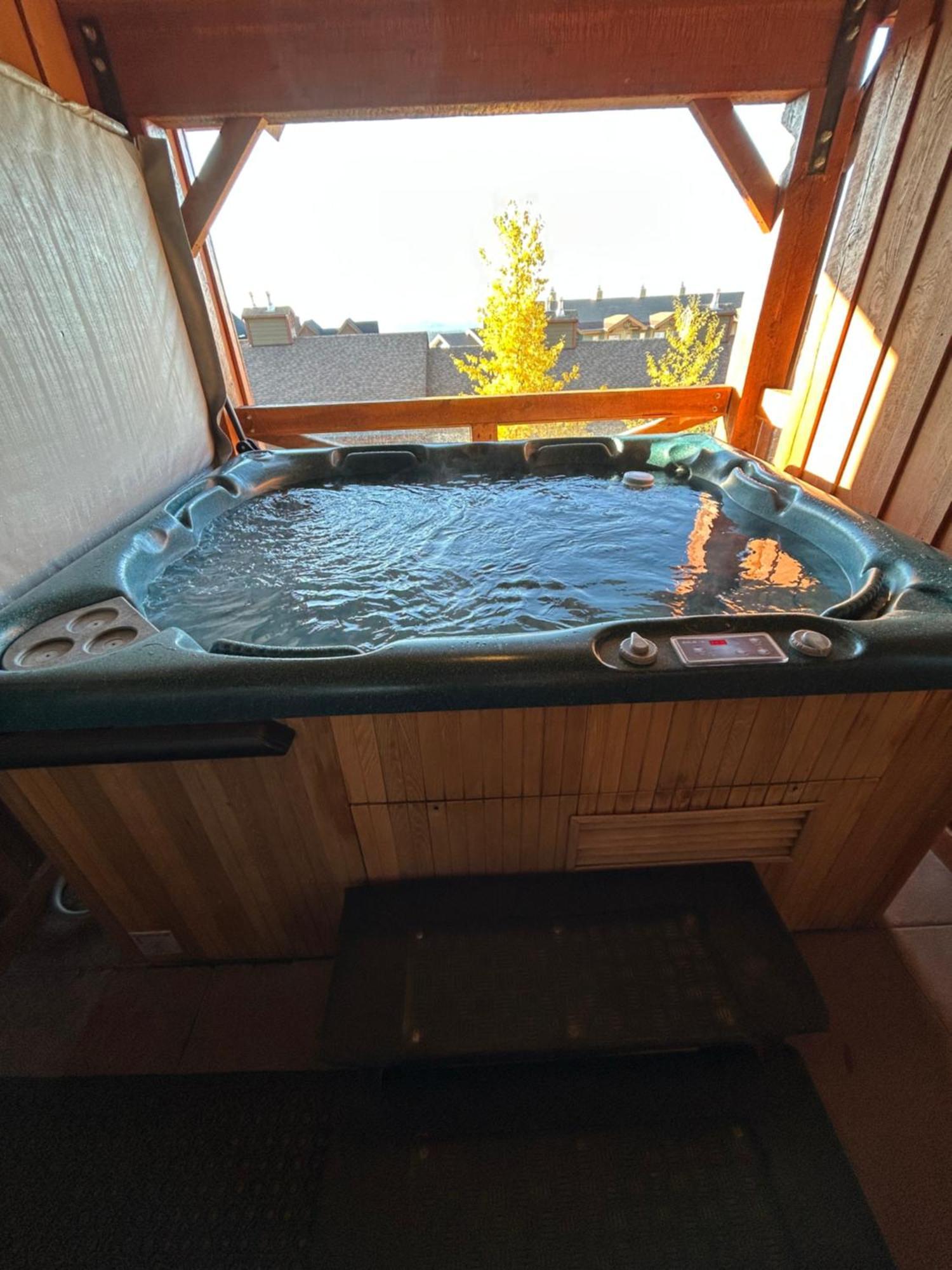 3 Bedroom 3 Bath Ski In Ski Out With Private Hot Tub Big White Exteriér fotografie
