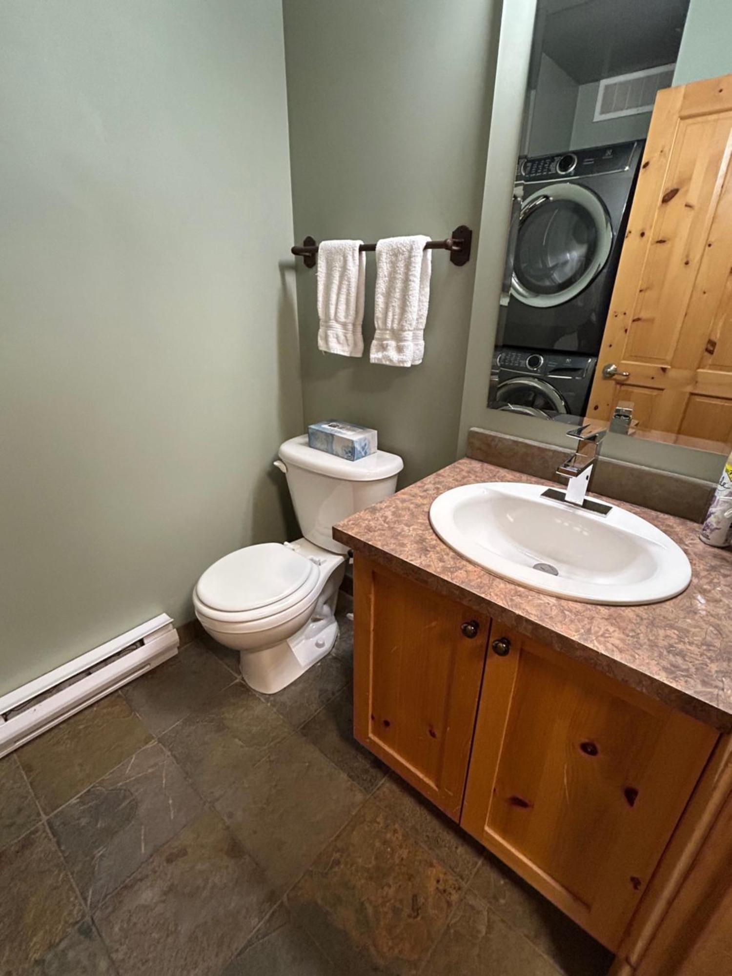 3 Bedroom 3 Bath Ski In Ski Out With Private Hot Tub Big White Exteriér fotografie