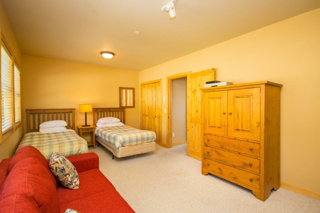 3 Bedroom 3 Bath Ski In Ski Out With Private Hot Tub Big White Exteriér fotografie