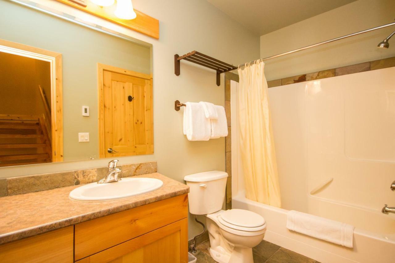 3 Bedroom 3 Bath Ski In Ski Out With Private Hot Tub Big White Exteriér fotografie